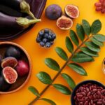 Aneka buah dan sayur warna-warni sebagai sumber nutrisi seimbang